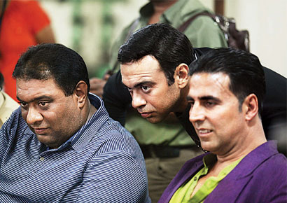 Akshay Kumar with writers Farhad and Sajid