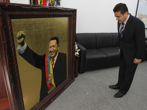 Palestinian ambassador to Vietnam Saadi Salama pays tribute to Venezuela's late President Hugo Chavez at the Venezuelan embassy in Hanoi March 8, 2013. Ending one of Latin America's most remarkable populist rules, Chavez died on Tuesday at age 58 after a two-year battle with cancer that was first detected in his pelvis. 