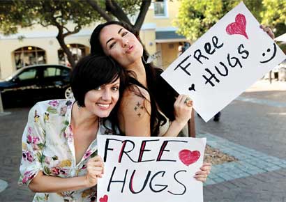 Yana Gupta with Barbara Mori while shooting for Life Mein Ek Baar