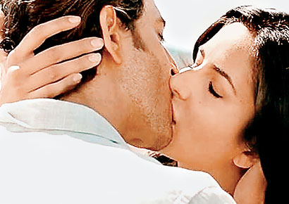 Katrina Kaif and Hrithik Roshan liplocked onscreen in Zindagi Milegi Na Dobara.
