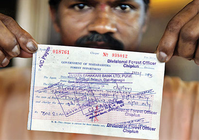 Parshuram Dingankar shows the cheque for Rs3,028 that got dishonoured.