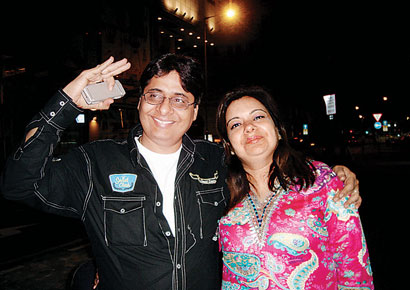 Vashu Bhagnani and his wife Pooja Bhagnani.