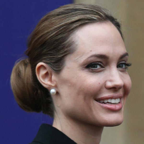 Angelina Jolie goes under the knife for double mastectomy