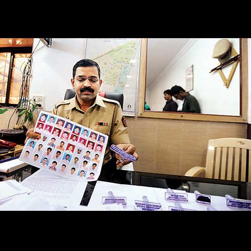 Dharavi police bust SIM card racket