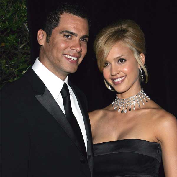 On fifth wedding anniversary Jessica Alba pays tribute to husband Cash Warren on Twitter