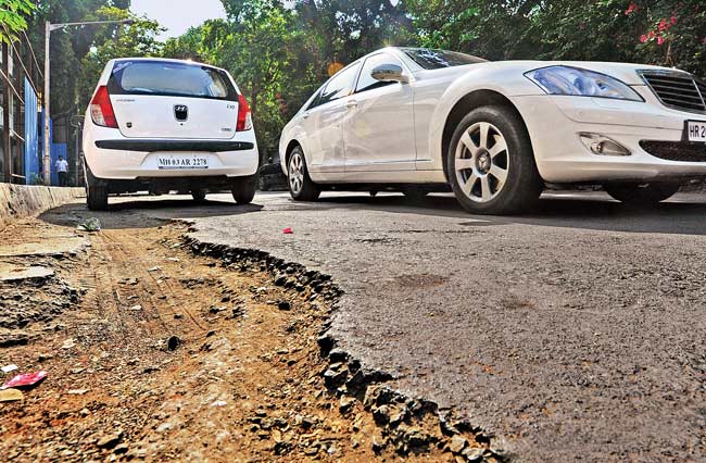 Pothole-ridden St Martins Road, which falls under the H West ward, in Bandra, Mumbai.