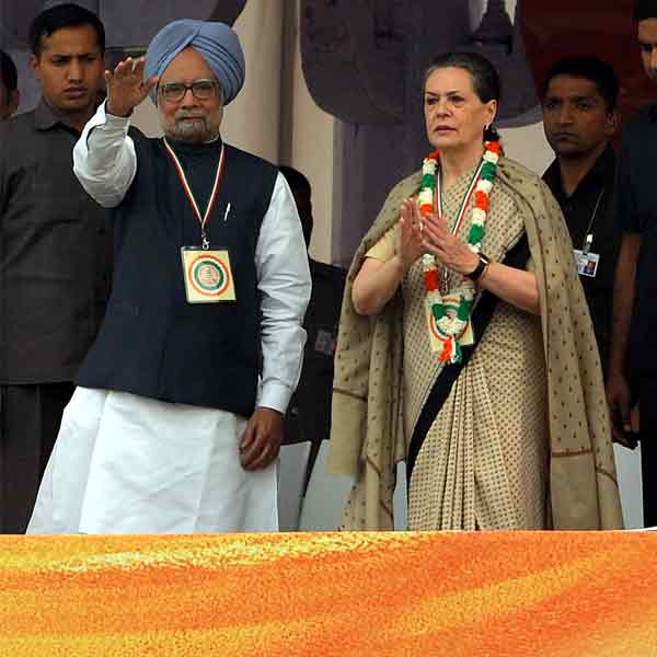 PM, Sonia Gandhi condemn Naxal attack in Chhattisgarh