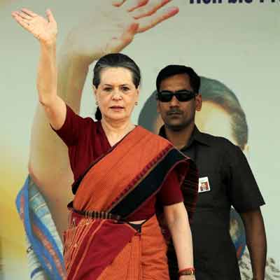 Sonia Gandhi holds meeting with PM on Chhattisgarh Maoist attack