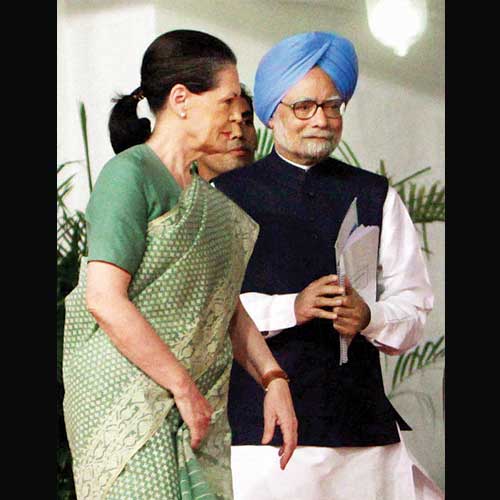 Chhattisgarh Naxal attack: Manmohan Singh, Sonia Gandhi reach ...