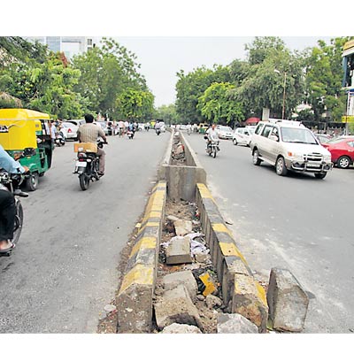 Lack of coordination between AMC, traffic cops leads to chaos