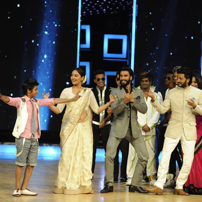 Sonakshi Sinha, Ranveer Singh join India's Dancing Superstars contestants