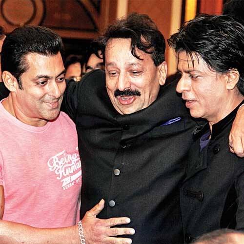Shah Rukh and Salman Khan shook hands in an Iftar party on Saturday night.