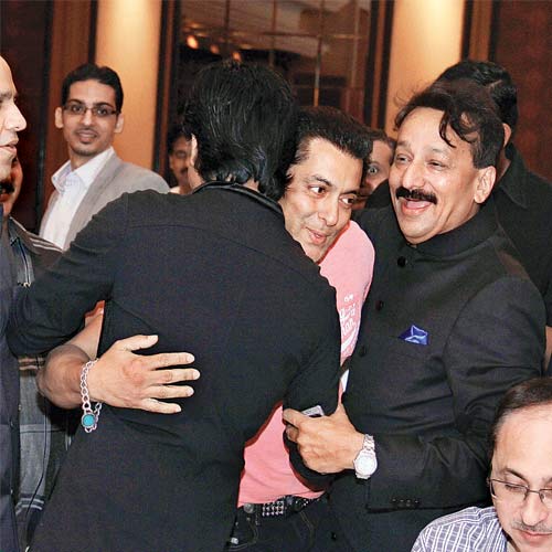 Salman Khan and SRK at iftaar party on Sunday.