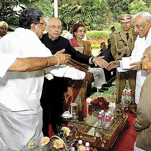 Chief minister Siddaramaiah, along with governor HR Bhardwaj and former chief minister BS Yeddyurappa, meets freedom fighters at Raj Bhavan on the occasion of Independence Day on Thursday.