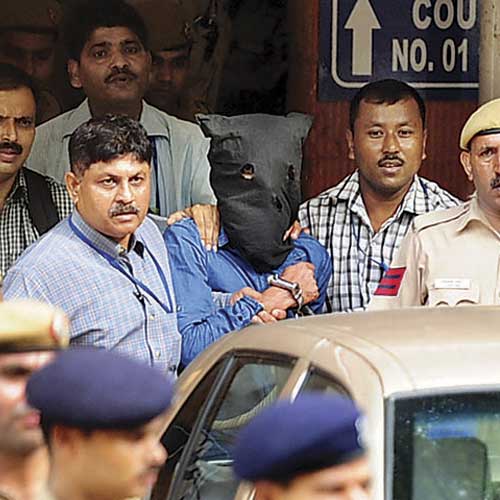 NIA personnel escort Yasin Bhatkal at the Patiala House court in Delhi