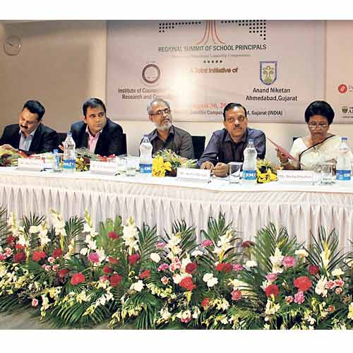 Narendra Rawal, Sharad Mehra, VS Ravindran, Kamal Mangal and Nashy Chauhan were the dignitaries for the event.