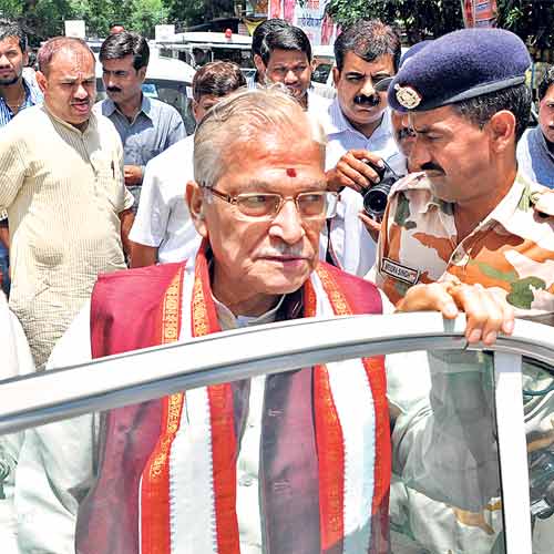 Senior BJP leader Murli Manohar Joshi leaves BJP office at Jaora Compound on Sunday.