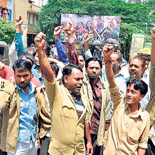 Auto drivers resolve to launch peaceful protest after watching Satyagraha on Sunday