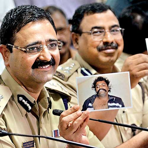 Bangalore City police commissioner Raghavendra Auradkar and other senior police officers show a photograph of psycho killer Jaishankar after nabbing him on Friday afternoon.