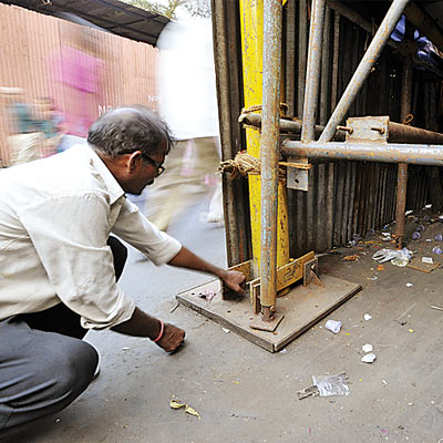 Bajirao Road Natubaug Mitra mandal has been erecting pandal without digging the road since the past 5 years