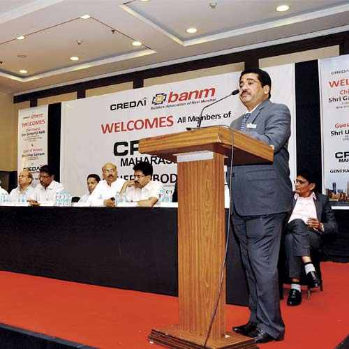 BANM president MC Sunny addressed the gathering at the general meeting on CREDAI-Maharashtra held in Vashi.