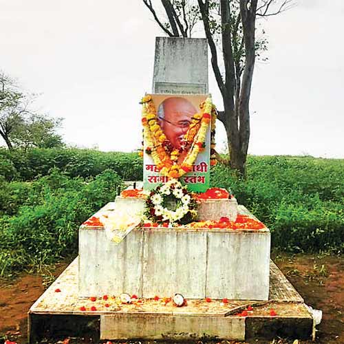 The Mahatma Gandhi memorial at Arnala village in Virar, which was in a state of neglect, was cleaned and spruced up on Wednesday.
