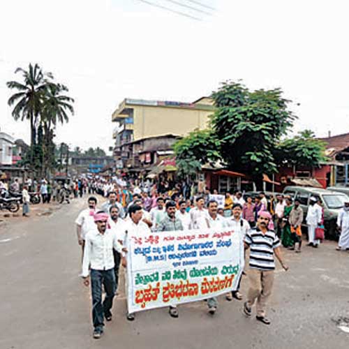 Citizens protesting against the Yettinahole project