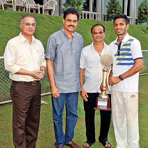 Dilip Vengsarkar with winning captain Gaurav Jathar of Vengsarkar XI