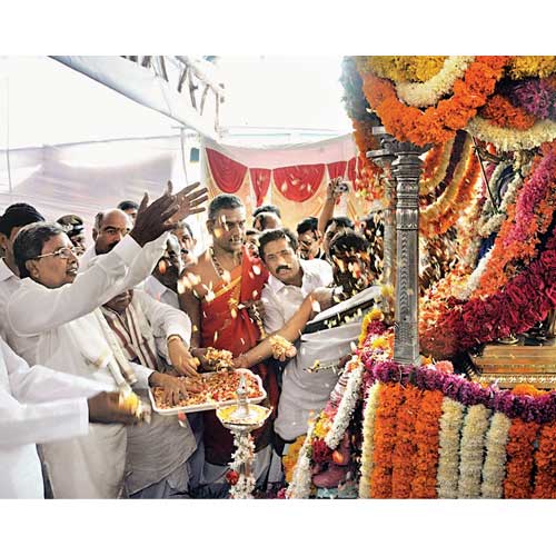 Chief minister Siddaramaiah offering flowers to an idol of Goddess Chamundeshwari in Mysore on Saturday.