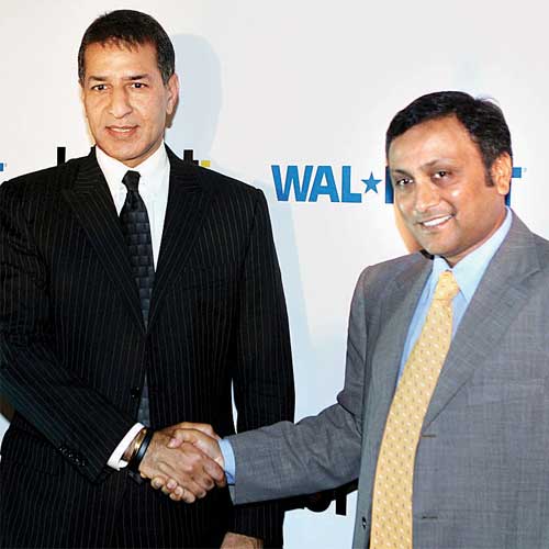 File photo of Rajan Bharti Mittal (left), MD of Bharti Enterprises, and Raj Jain, then country president for Wal-Mart in India