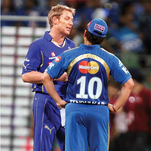 Rajasthan Royals' Shane Warne (L) and Mumbai Indian's skipper Sachin Tendulkar.