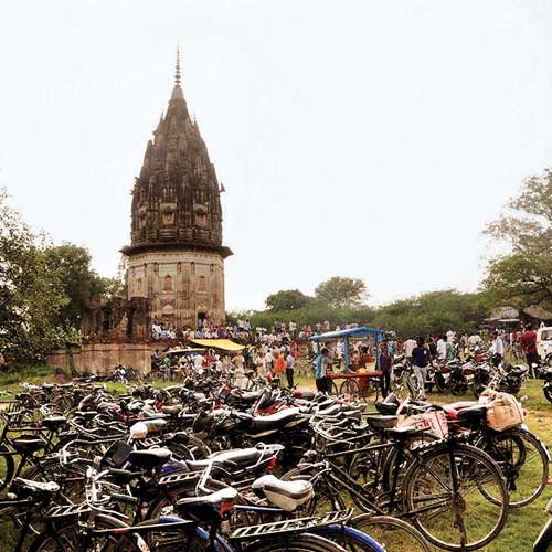 It is believed that 1,000 tonnes of gold is buried under the fort of king Rao Ram Bux Singh in Unnao.