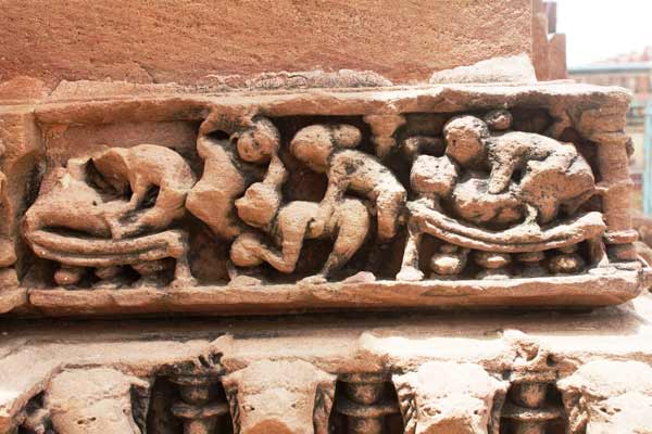 Love Cast In Stone Temples In India Depicting Erotic Art 