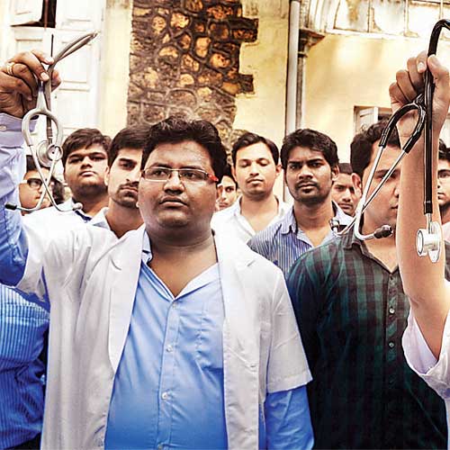 MARD doctors went on a token strike at the JJ Hospital on Thursday.