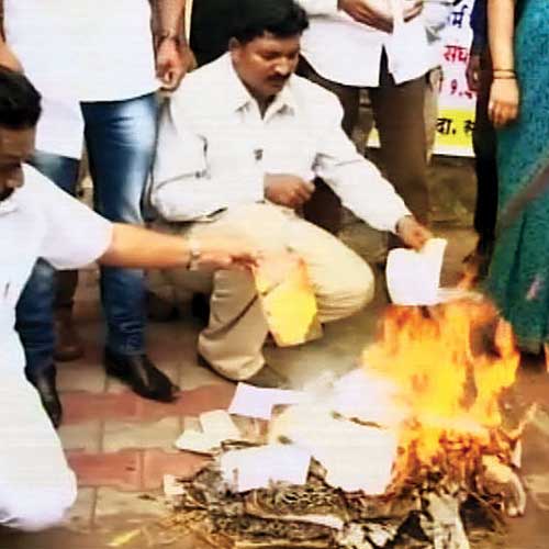 Chhawa burning copies of Saha Soneri Pane on Friday.
