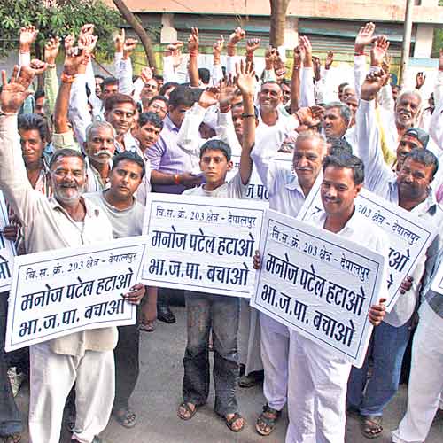 A section of BJP workers raise slogans against Manoj Patel.