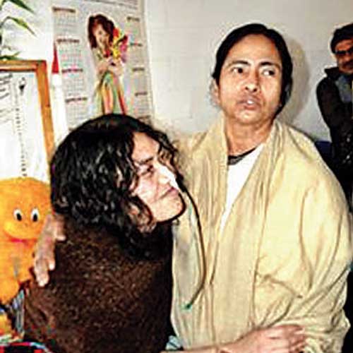 Irom Sharmila with West Bengal chief minister Mamata Banerjee.
