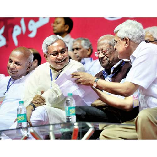 Bihar chief minister Nitish Kumar shares a light moment with CPI-M general secretary Prakash Karat and CPI leader AB Bardhan at the conclave. JD-S president HD Devegowda is also seen.