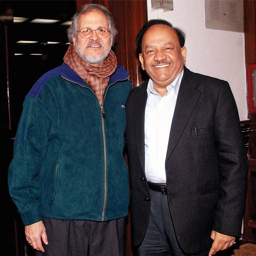 Dr Harshvardhan (right) at a meeting with Lt Governor Najeeb Jung 