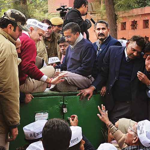 Arvind Kejriwal and Manish Sisodia protest outside the parliament on Monday.