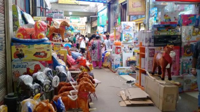 jhandewalan cycle market open days