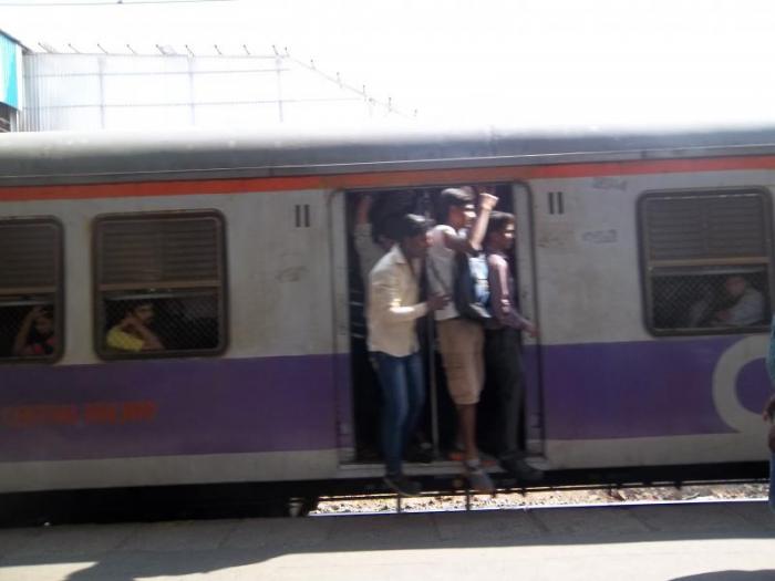 Gap between platform and train's footboard worries passengers