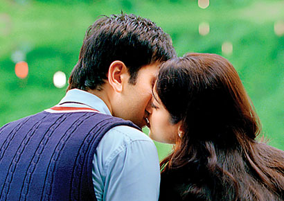 Ranbir Kapoor and Ileana D’Cruz kiss and tell - 410 x 290 jpeg 38kB