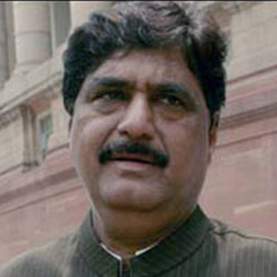 Election Commission slaps showcause notice on Gopinath Munde for.