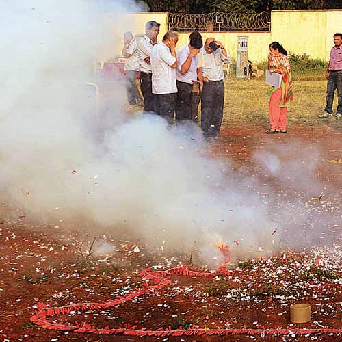pollution due to diwali Pollution control board says this city was most polluted on diwali night no, it's not delhi title: pollution control board says this city was most polluted on diwali. pollution due to diwali Pollution control board says this city was most polluted on diwali night no, it's not delhi title: pollution control board says this city was most polluted on diwali.