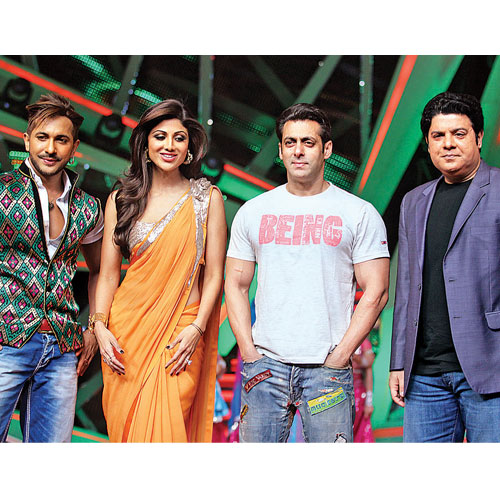 Salman Khan brings fun along on the sets of Nach Baliye | Latest.