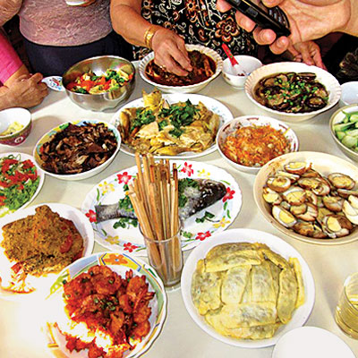 typical chinese lunch