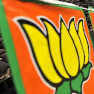 Shiv+Sena+Flag to the Shiv Sena's chagrin, its bete noire Maharashtra Navnirman Sena ...