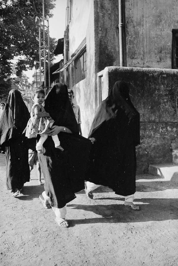 Women on their way to vote in the Indian elections in 1967