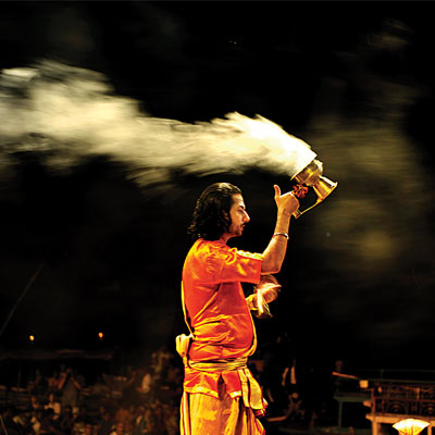 Drone flies over Varanasi, films Ganga aarti without ... - 400 x 400 jpeg 32kB